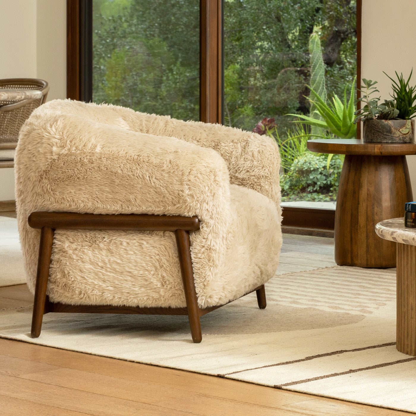 A bright, styled seating corner from the Premium Decor SD collection